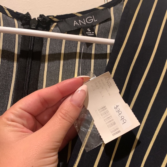 NWT black& white stripe long sleeve jumpsuit with full zipper in back. Sz small. - Picture 3 of 7